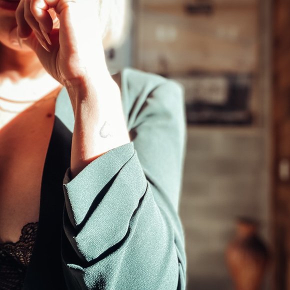 Babaton Power Hip Blazer (green) - Picture 4 of 7